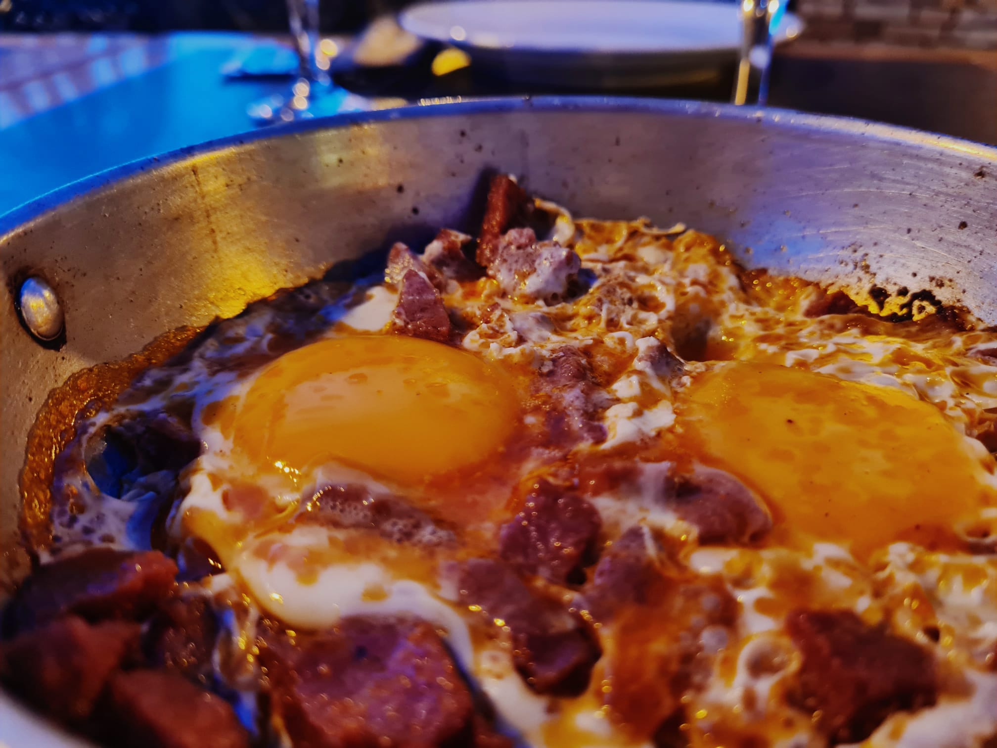 Sahanda Sucuklu Yumurta